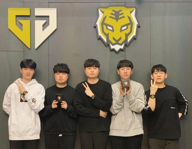 上交替领先 上交替领先